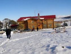Yeterince Kar Yağmadığı İçin Yalnızçam Uğurludağ Kayak Merkezi'nde Sezon Açılamadı