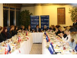 Davutoğlu: Kamplarda Bir Buçuk Yılda 2 Bin 904 Bebek Doğdu