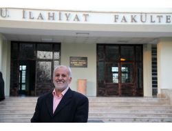 65 Yaşında İlahiyat Fakültesi 3. Sınıfta Okuyor