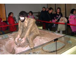 Öğrenciler Tabiat Tarihi Müzesi’ni Gezdi