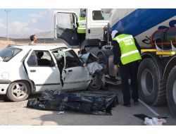 Beton Mikseri Otomobille Çarpıştı: 1 Ölü, 5 Yaralı