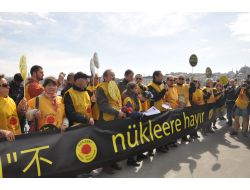 Fukuşima’nın Yıl Dönümünde Galata Köprüsü’nde İnsan Zinciri