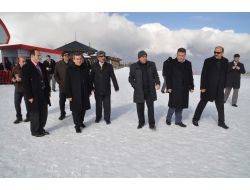 Bürokrat Ve Gazeteciler Kayseri Erciyes Dağı Master Planı'nı İnceledi