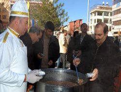 Özel Hulusibey İlköğretim Okulu'ndan 2 Bin Kişiye Aşure