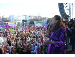 Kadınlar Günü İçin Mitingde Toplandılar