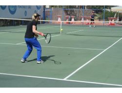 Tenis Turnuvasının Birincisi Sağlık Müdürü Oldu