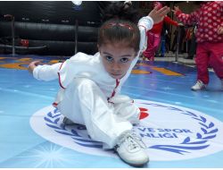 Wushu Sporcuları Avm’de Gösteri Yaptı