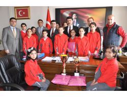 Badmintonda Başarılı Kız Öğrenciler Ödüllendirildi