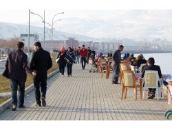 Tatvan’da İki Mevsim Bir Arada Yaşanıyor