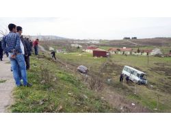 Şarampole Yuvarlanan Araçtan Sağ Çıktılar