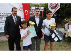 'Raket Tutan Eller' Projesiyle 48 Çocuk Tenis Öğrendi