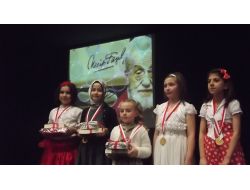 Necip Fazıl Kısakürek Şiirlerini En Güzel Okumak İçin Yarıştılar