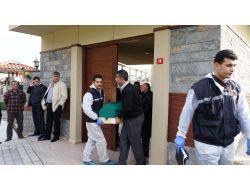 Asansörle Duvar Arasına Sıkışan İşçi Hayatını Kaybetti