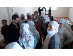 Fedakar Doktorlar, Köylere Giderek Hastaları Ücretsiz Tedavi Ediyor