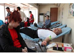 Prof. Dr. Gönüllü’den Kan Bağışı Kampanyasına Destek