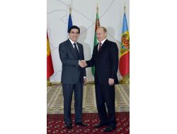 Berdimuhamedov, Putin’i Türkmenistan’a Davet Etti