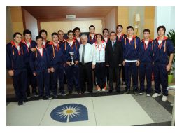 Akaydın, İl Birincisi Olan Basketbolculara Altın Hediye Etti