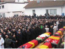 Almanya'daki Yangında Ölenler İçin Cenaze Namazı Kılındı