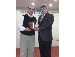 Yazar Kaya: Mehmet Akif Ersoy Alkışlanmayı Sevmezdi