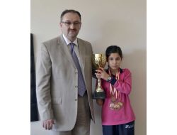 Servergazi Ortaokulu Öğrencisi Üç Stilde Türkiye Yüzme Şampiyonu Oldu