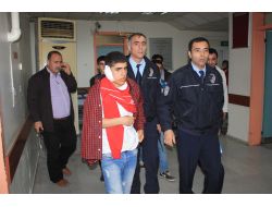 Araç Taşlayan Terör Örgütü Yandaşları Yoldan Geçen Genci Yaraladı