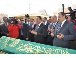 Bozdağ: Otopsi Güvensizlikten Değil, Kamuoyunu Tatmin Etmek İçin Yapıldı