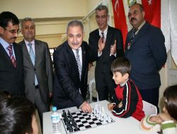 Satranç Turnuvası Başkan Kara'nın Hamlesi İle Başladı