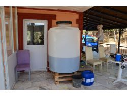 İzmir'de Kaçak İçki İmalathanesi Basıldı