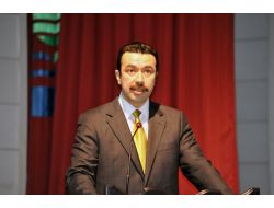 Yılın Annesi Seçilen Gülsüm Kabadayı'ya Plaketi Verildi