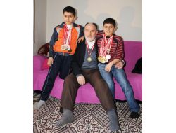 Ailesiyle Köyden Şehre Göç Eden Pehlivan Kardeşlere Rakip Dayanmıyor