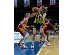 Fenerbahçe, Galatasaray'ı 75 - 71 Mağlup Etti