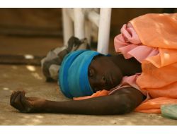 2 Liralık Hortum Olmadığı İçin Afrikalı Anne Ve Bebeği Öldü