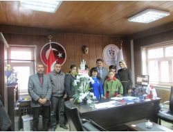 Bayan Futbolcular Kartal’ı Ziyaret Etti