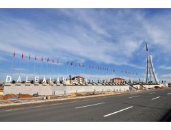 Başkent'te Dev Türk Bayrağı Göndere Çekildi