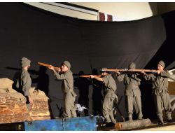 Çanakkale Şehitleri Bor'da Tiyatro İle Anıldı