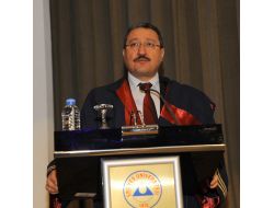 Prof. Dr. Güven: Hasta Hekimden Değil Hastanenin Güzel Odalarından Bahseder Oldu