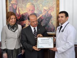 Babasına Karaciğerini Veren Doktor, Yılın Doktoru Seçildi