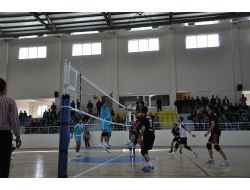 Bingöl Üniversitesi Voleybol Takımı, Bitlis'i Mağlup Etti