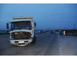 Tek Şerite Düşen Yolda Kamyon İle Otomobil Çarpıştı: 1 Yaralı