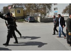 Polis Objektiflere Yansıyan Dikmen Saldırganlarını Arıyor