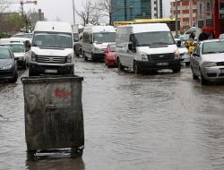 Güne Yağmurla Uyanan Bursa’da Fırtına Uyarısı