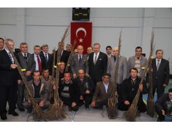 Kelesli Çiftçilere 40 Bin Ceviz Ve Badem Fidanı