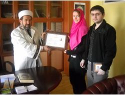 İngiliz Clare, Göreleli Türk Genci Sayesinde Müslüman Oldu