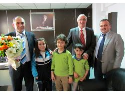 Safvet Koleji Öğrencileri Sağlık Çalışanlarının Bayramını Kutladı