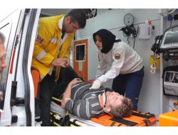 Virajı Alamayan Tır Devrildi