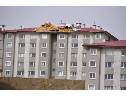 Yozgat'ta Fırtına Çatıları Uçurdu
