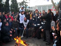 Kılıçdaroğlu Ve Gürsel Tekin'den İtfaiye İşçilerinin Eylemine Destek