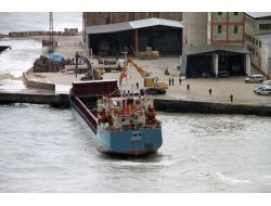 Zonguldak'ta Kuru Yük Gemisi Karaya Oturdu