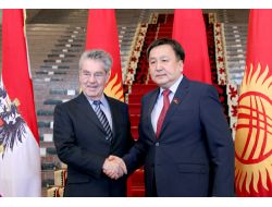 Fischer, Kırgızistan Meclis Başkanı İle Görüştü