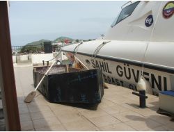 Çatı Malzemesinden Sandal Yapan Balıkçıları Sahil Güvenlik Kurtardı